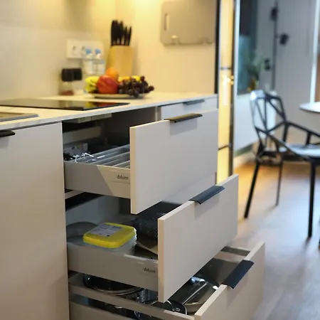 아파트 Zdziechowskiego With Parking And Ac, Mokotow *